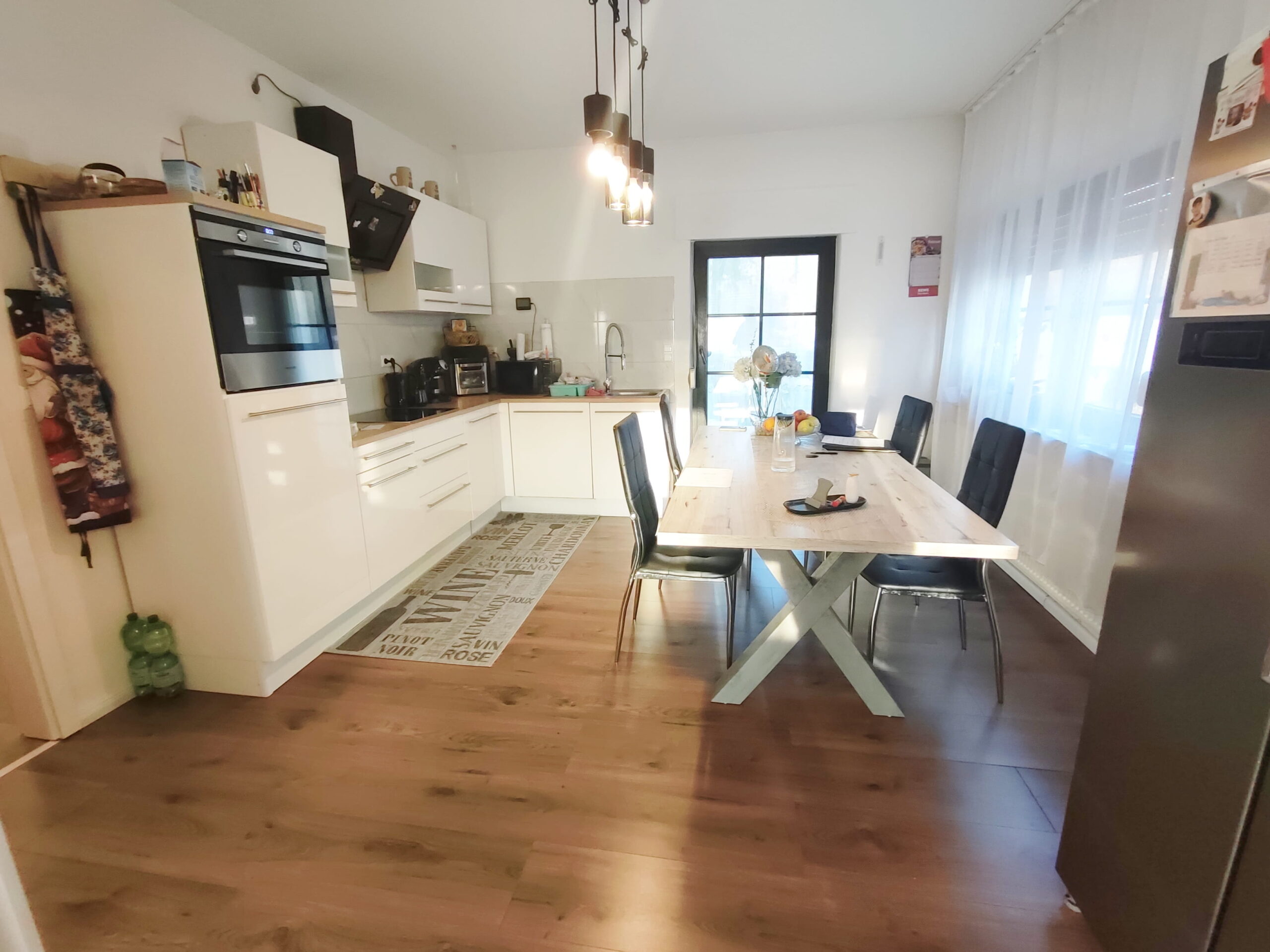 Modernisiertes Zweifamilienaus – Ansicht 3