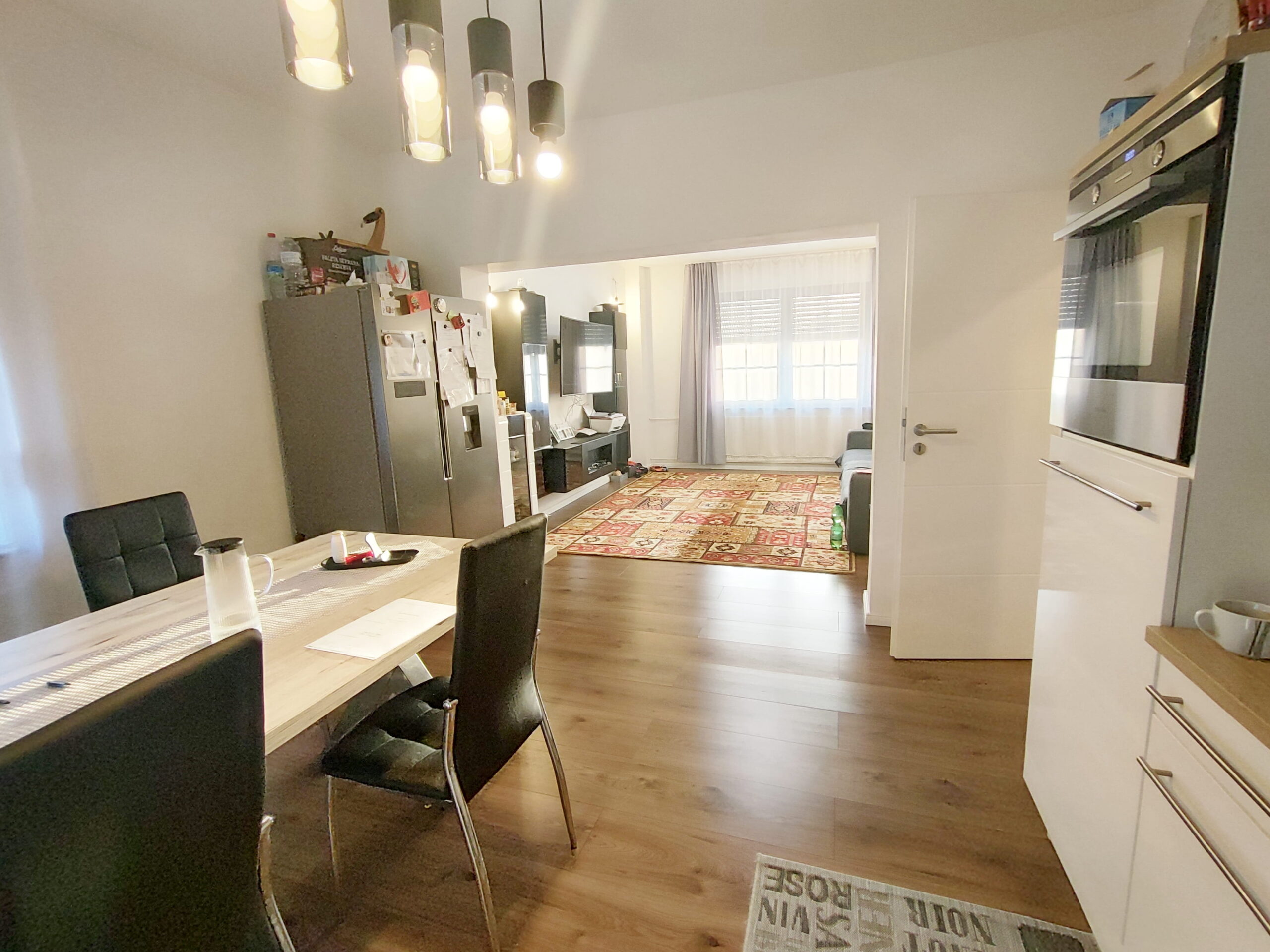 Modernisiertes Zweifamilienaus – Ansicht 2